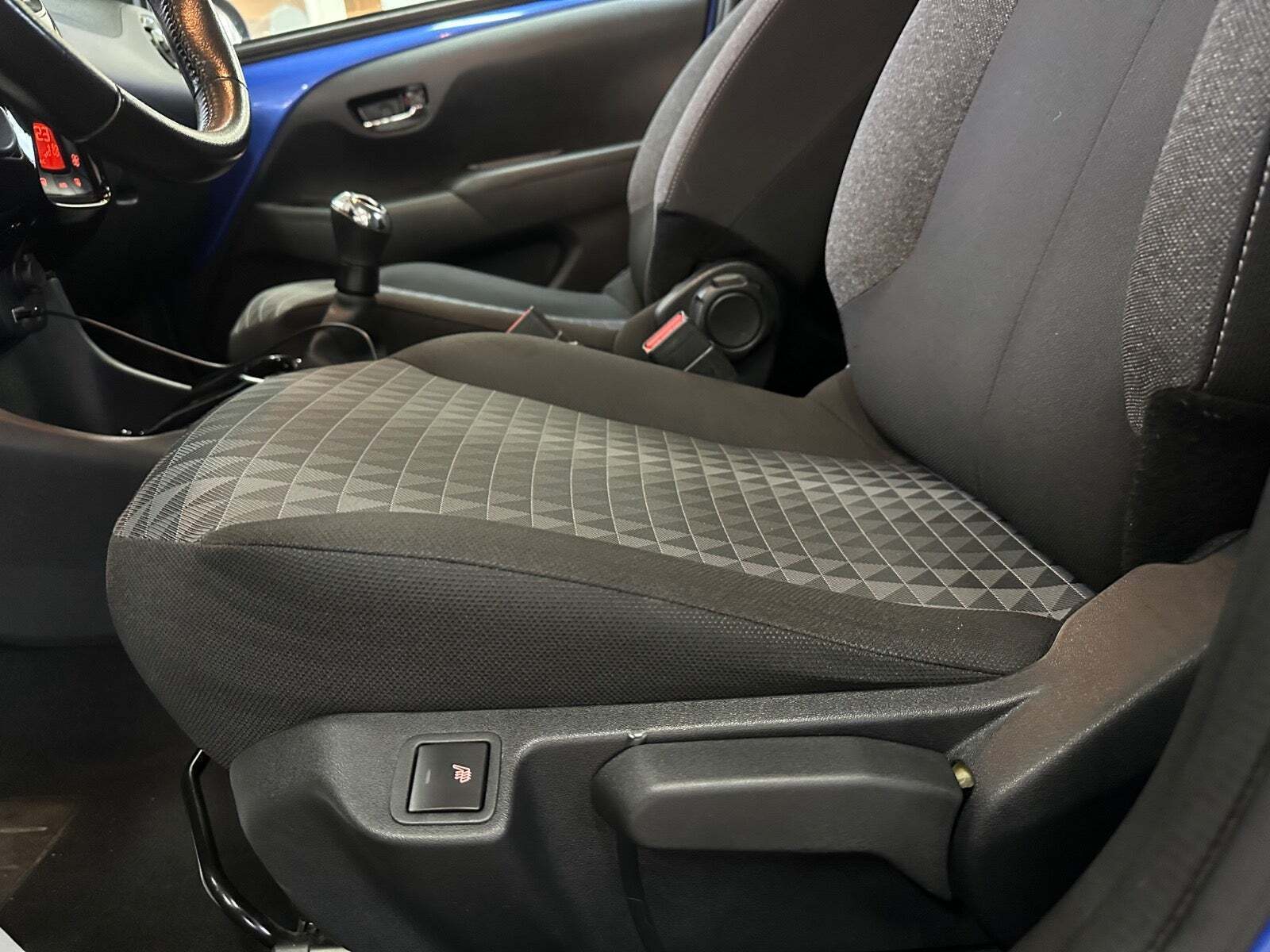 Blå Peugeot 108 fra 2020