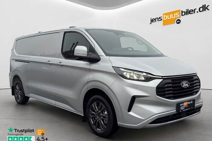 Sølv Ford Transit Custom 320L fra 2026 set udefra