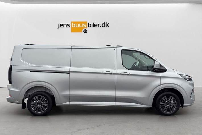 Sølv Ford Transit Custom 320L fra 2026