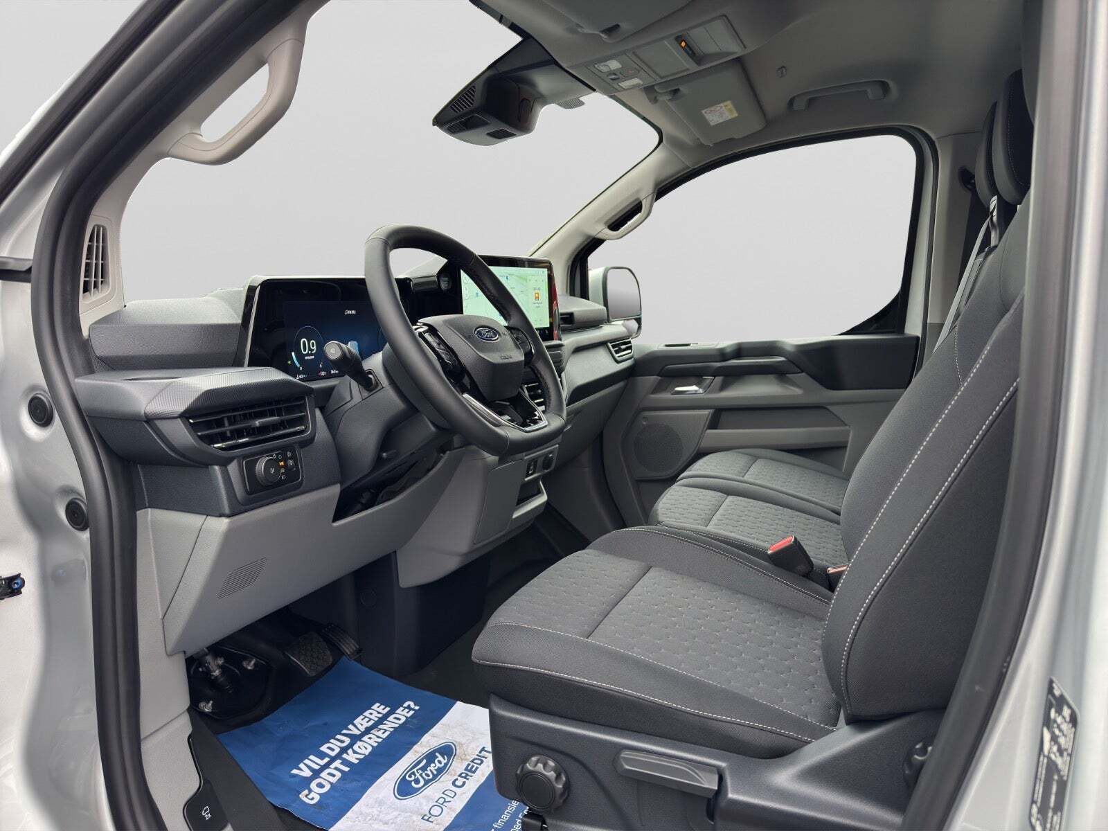 Sølv Ford Transit Custom 320L fra 2026