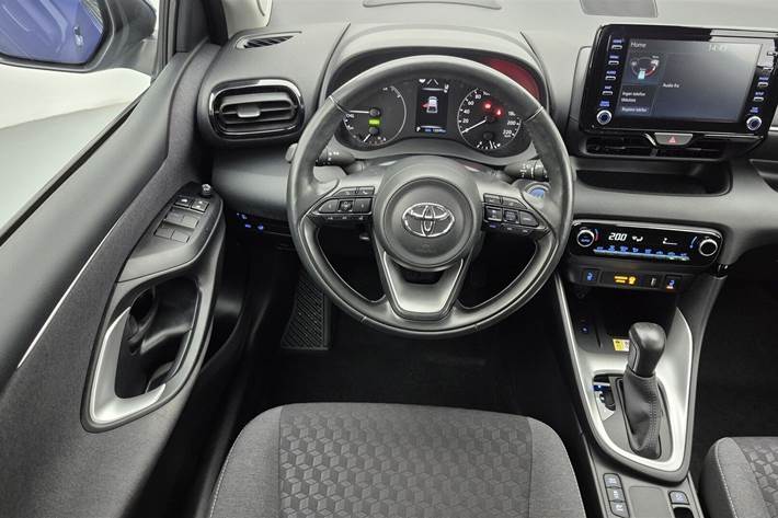 Blå Toyota Yaris fra 2022