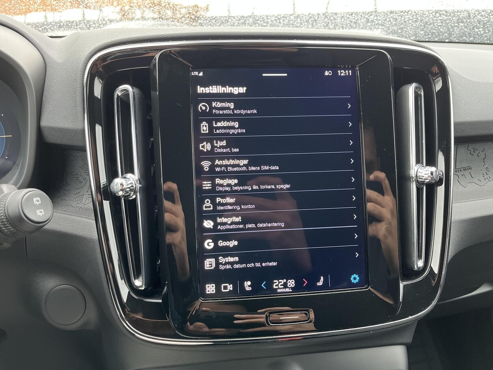 Grå Volvo EX40 fra 2025