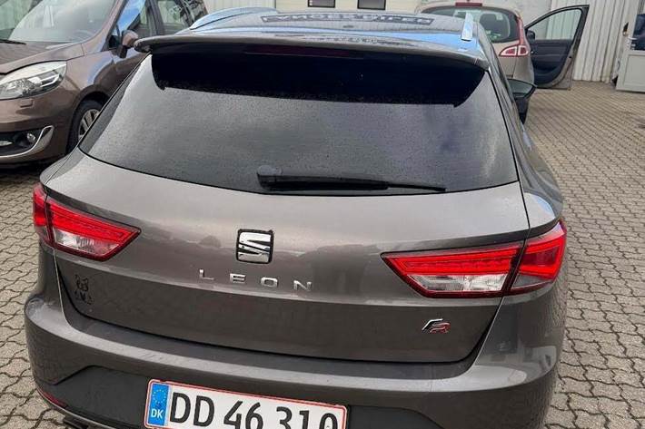 Grå Seat Leon fra 2015