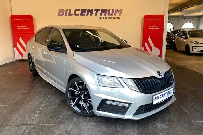 Sølv Skoda Octavia fra 2019 set udefra