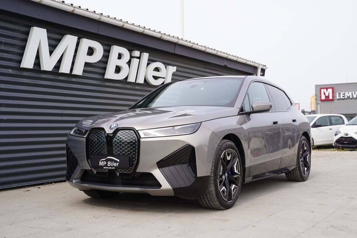 BMW iX xDrive40 Fully Charged Sport