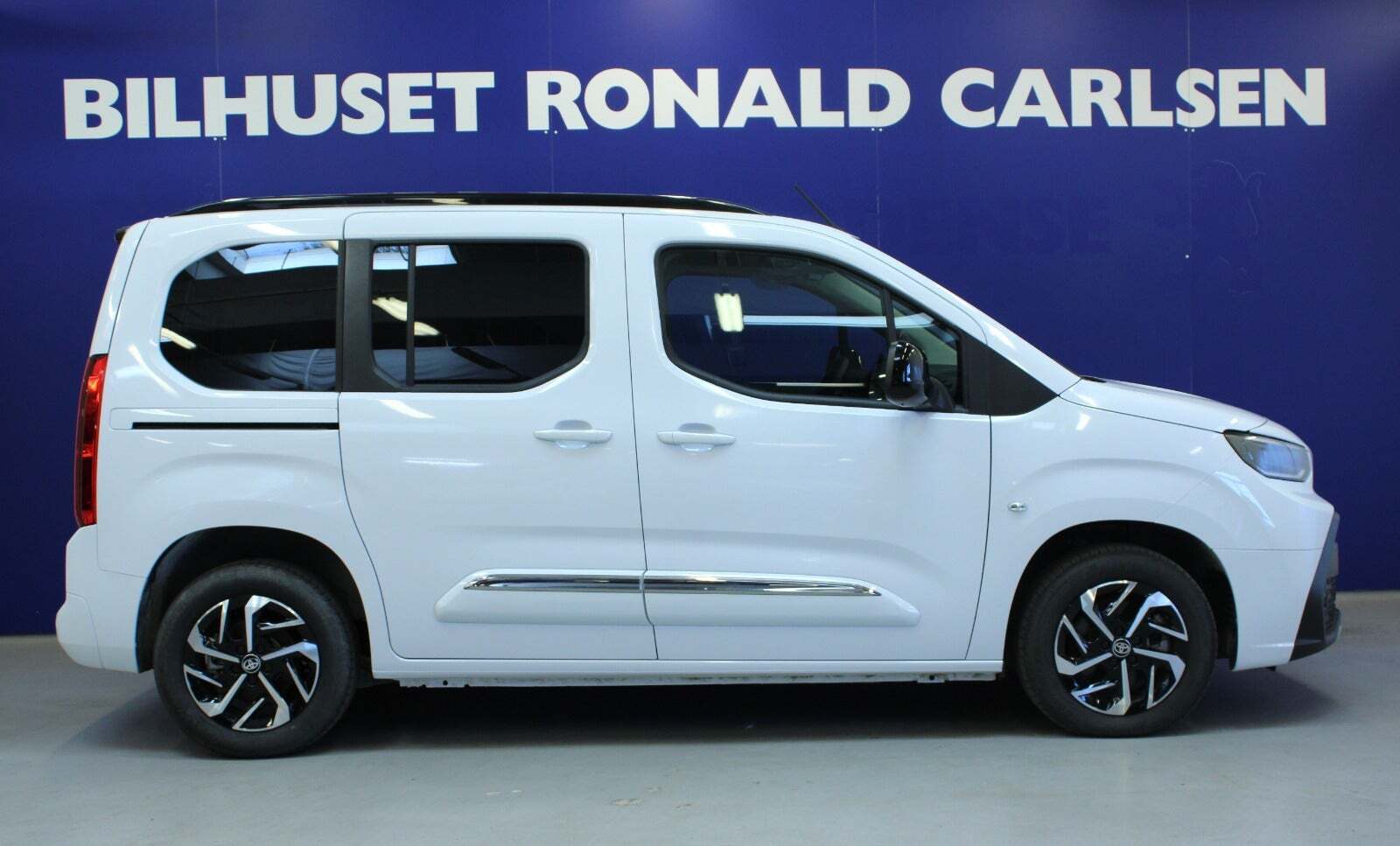 Hvid Toyota ProAce City Verso fra 2025