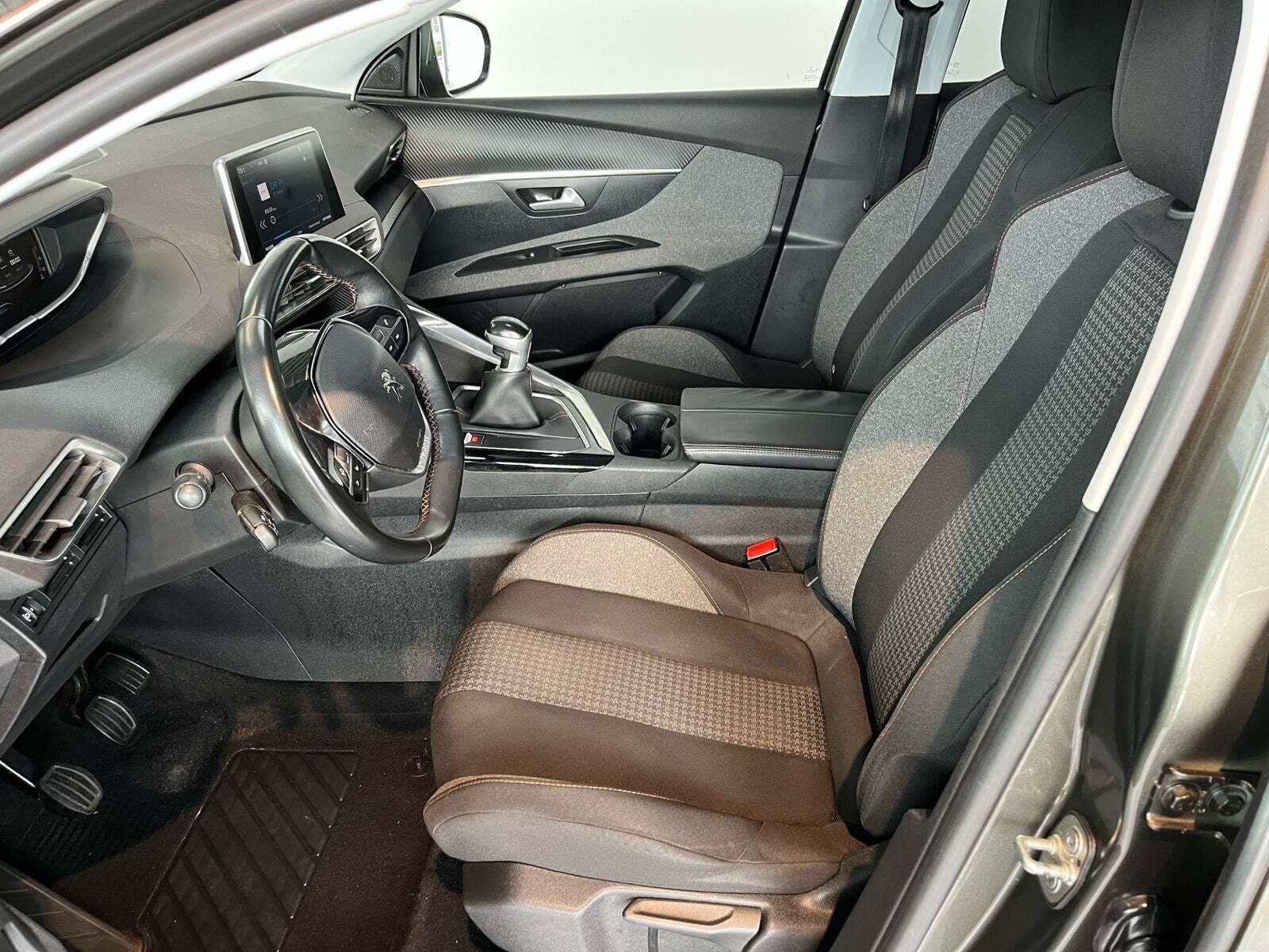 Peugeot 3008 1,2 e-THP 130 Strike