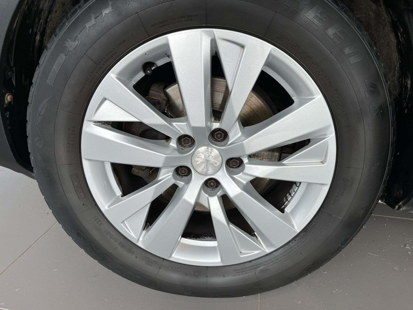 Grøn Peugeot 3008 fra 2018