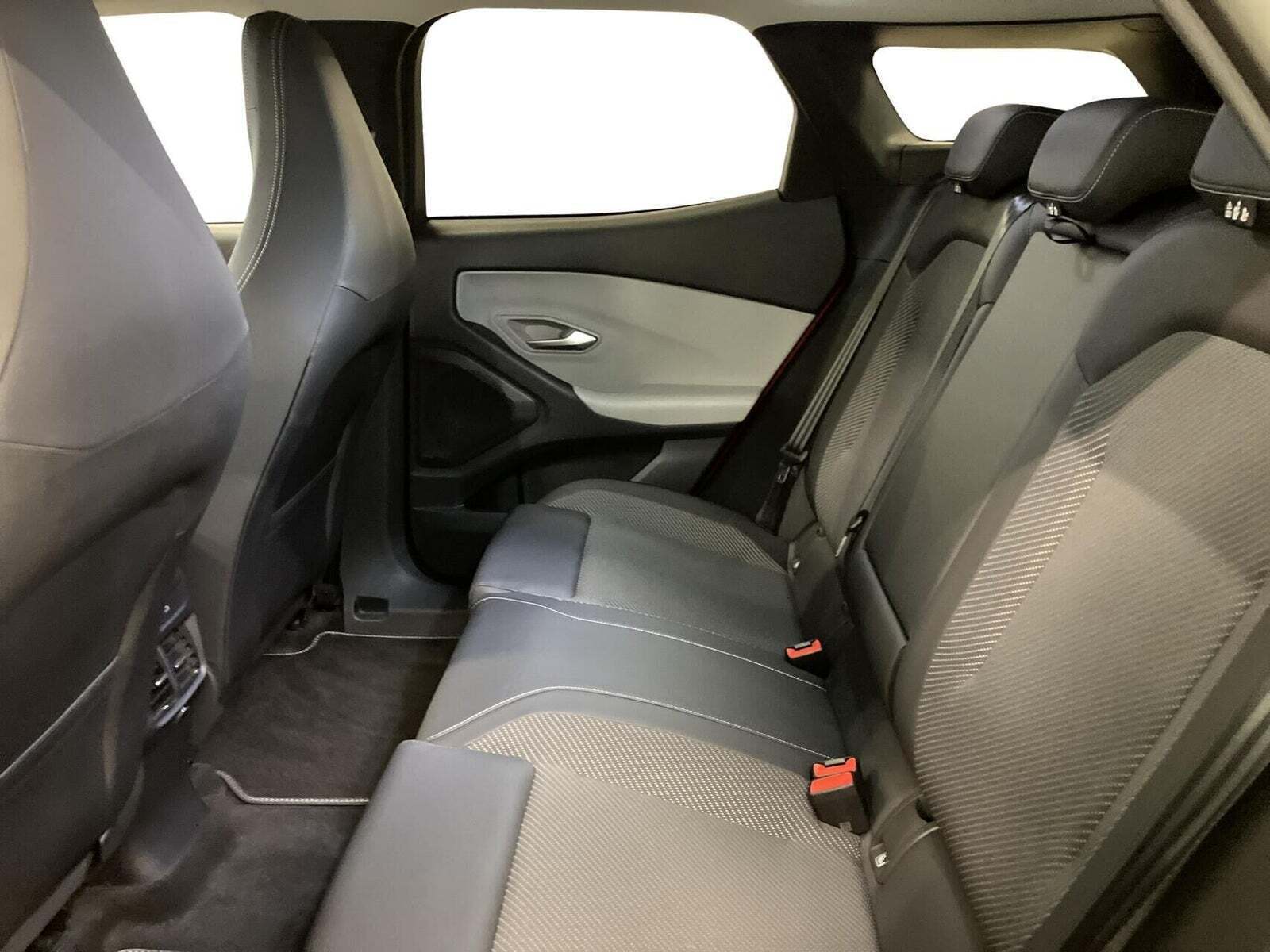 Ford Explorer 82 Select Extended Range