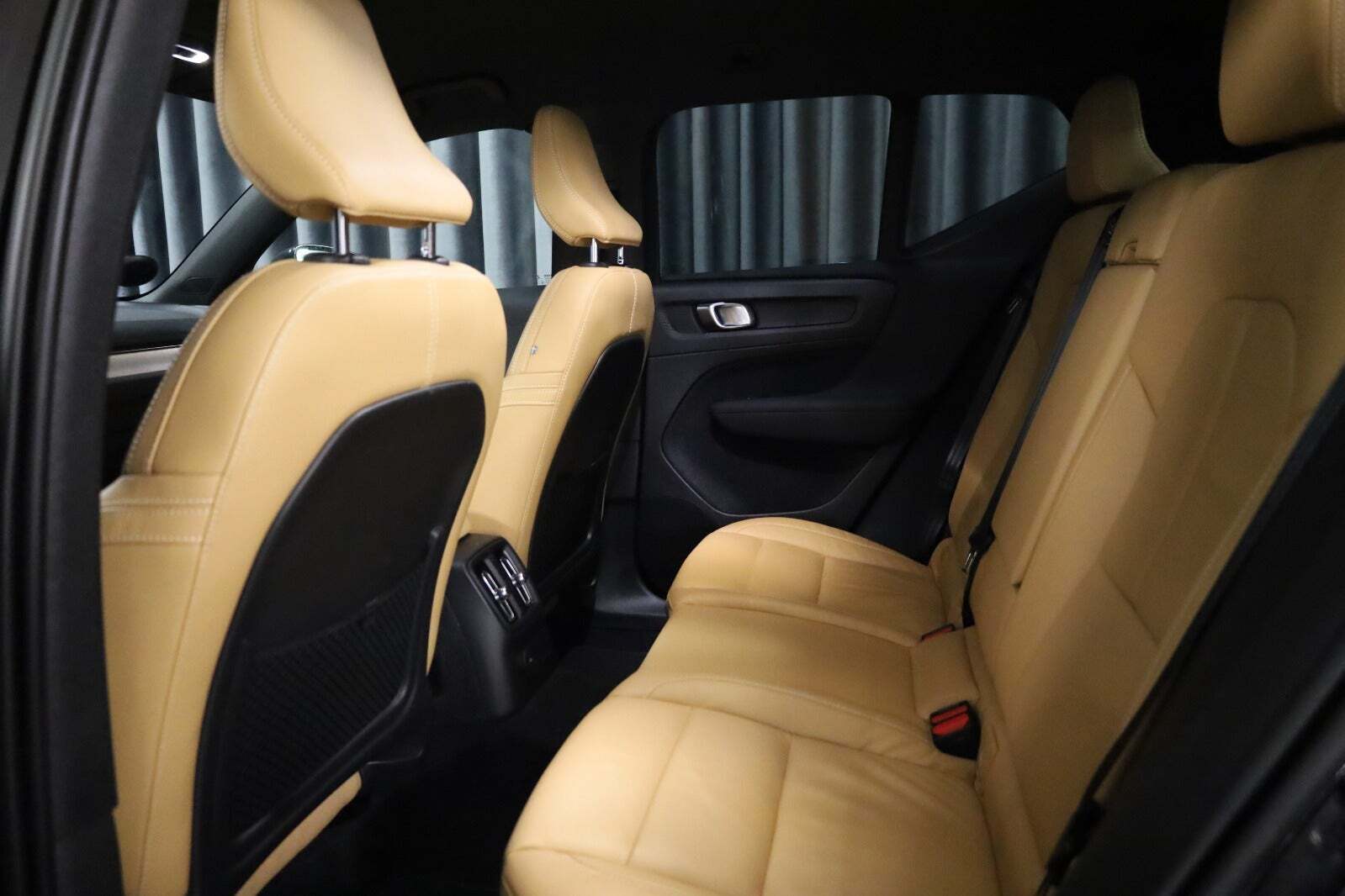 Sort Volvo XC40 fra 2022