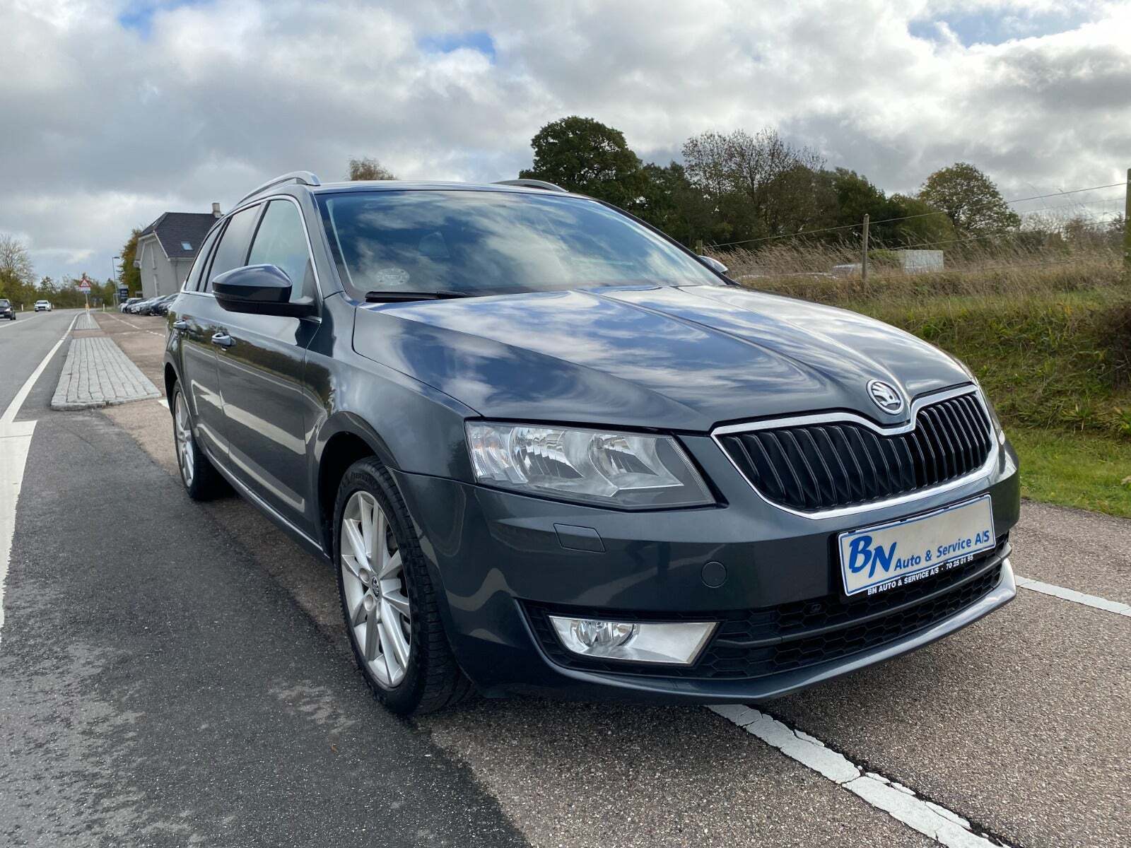 Grå Skoda Octavia fra 2015