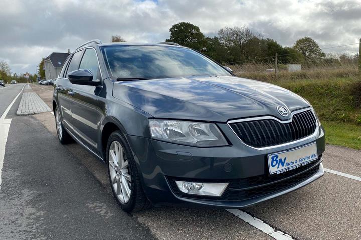 Grå Skoda Octavia fra 2015