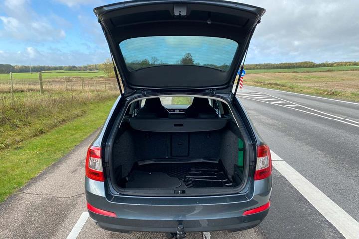 Grå Skoda Octavia fra 2015