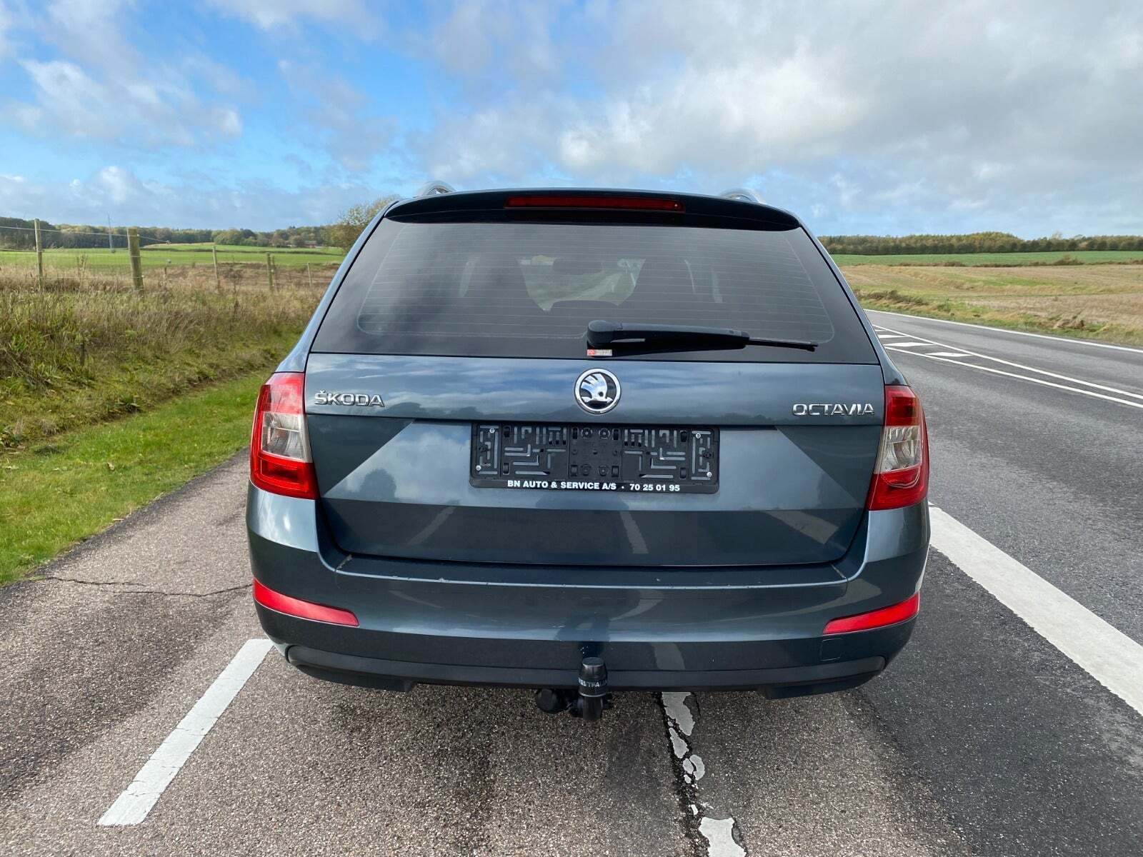 Grå Skoda Octavia fra 2015