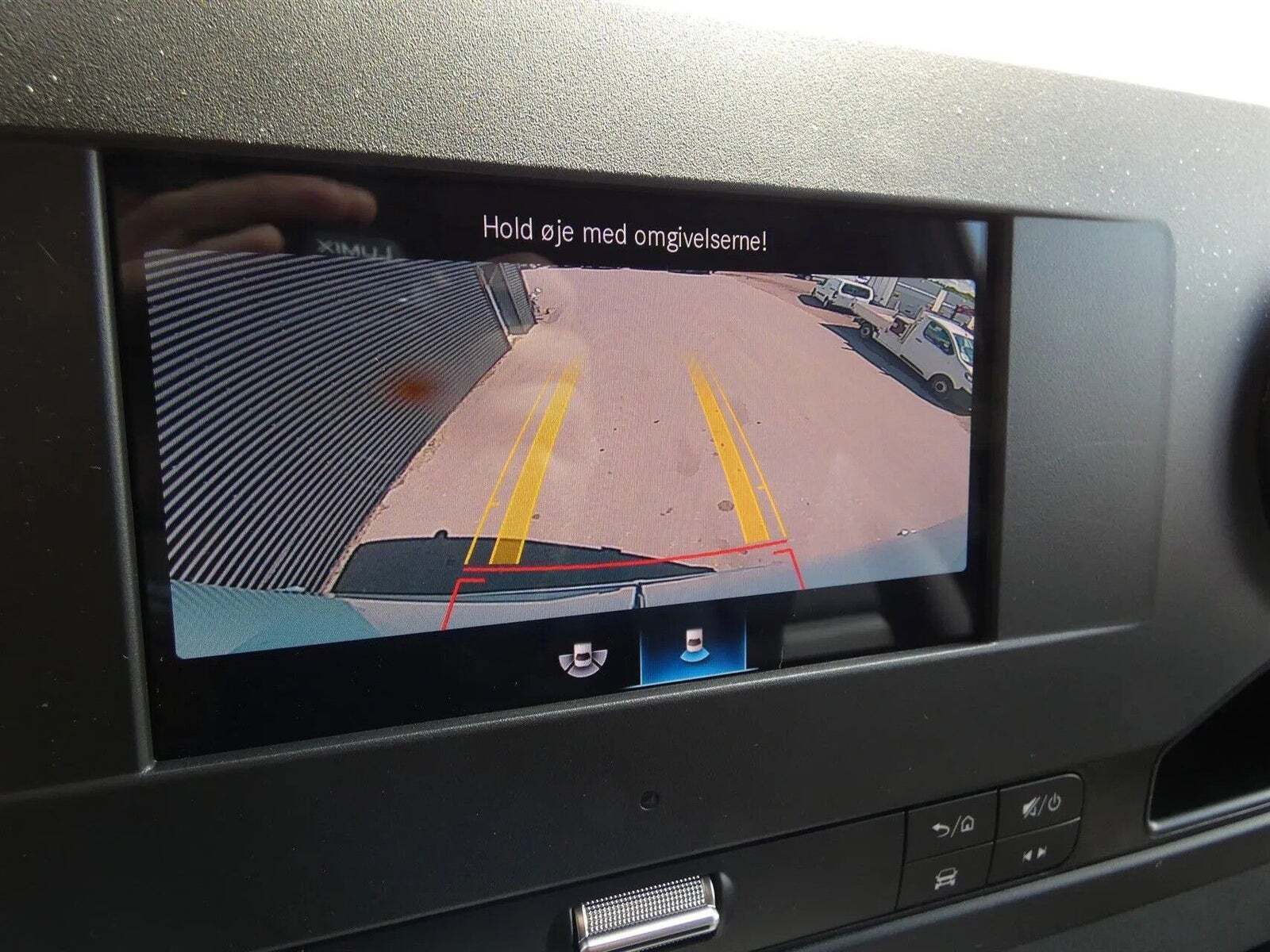 Hvid Mercedes Sprinter 317 fra 2023