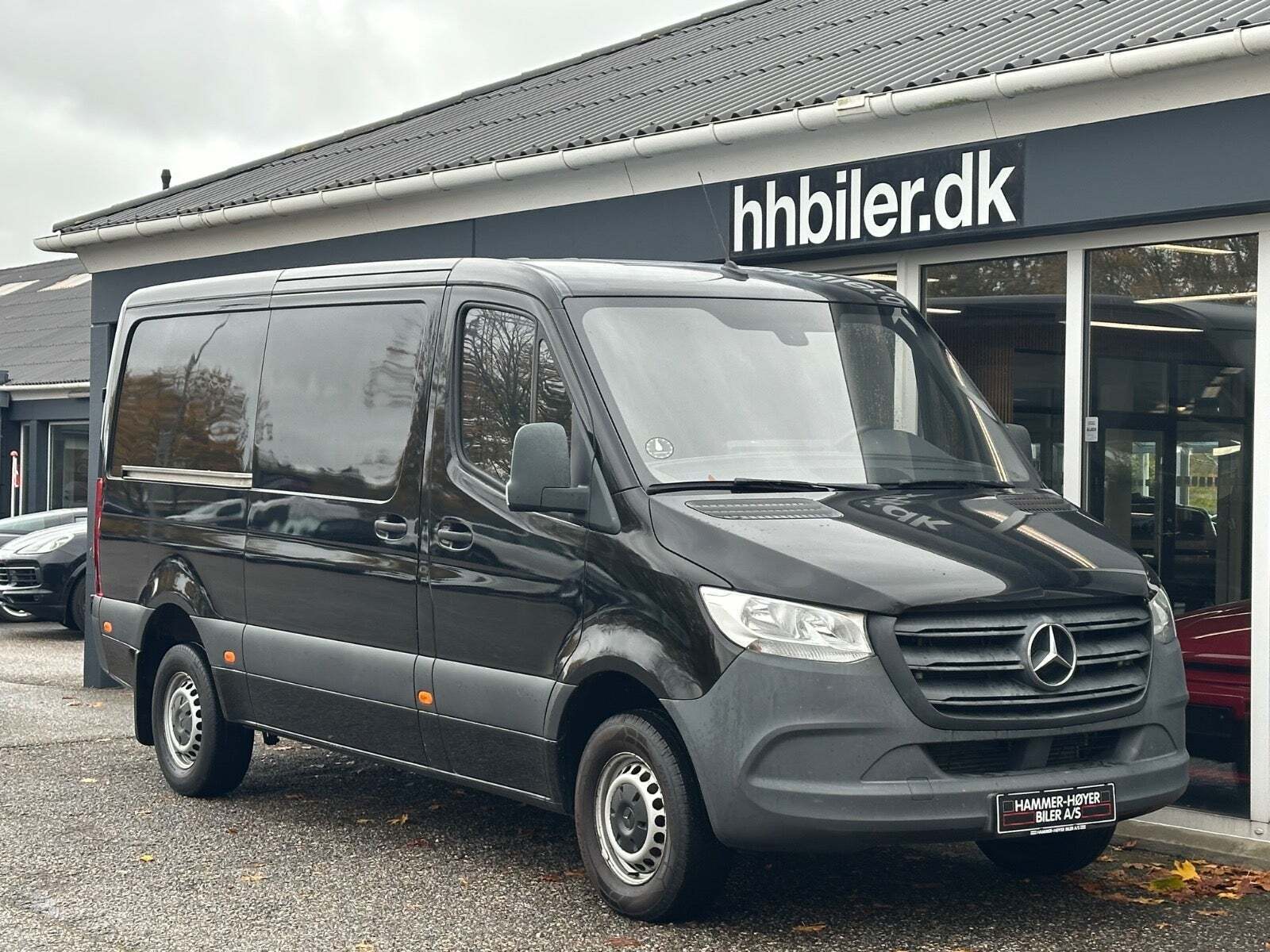 Sort Mercedes Sprinter 319 fra 2020