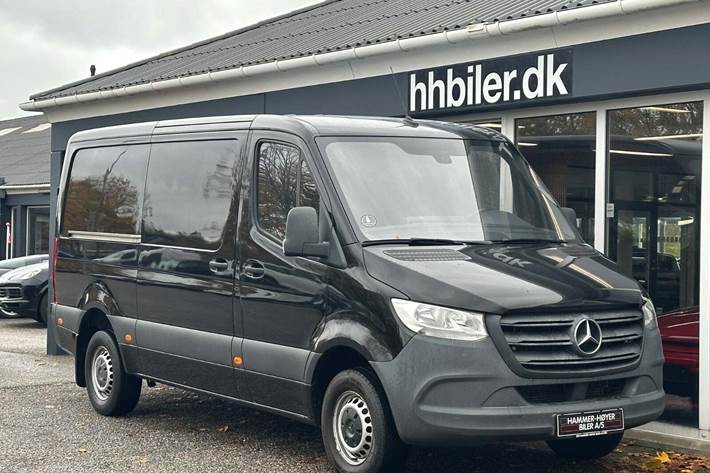 Sort Mercedes Sprinter 319 fra 2020