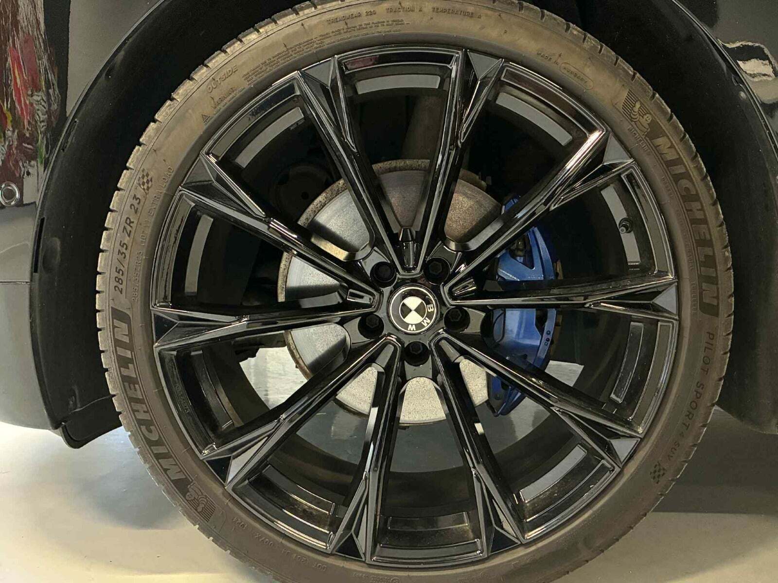 Sort BMW iX fra 2022