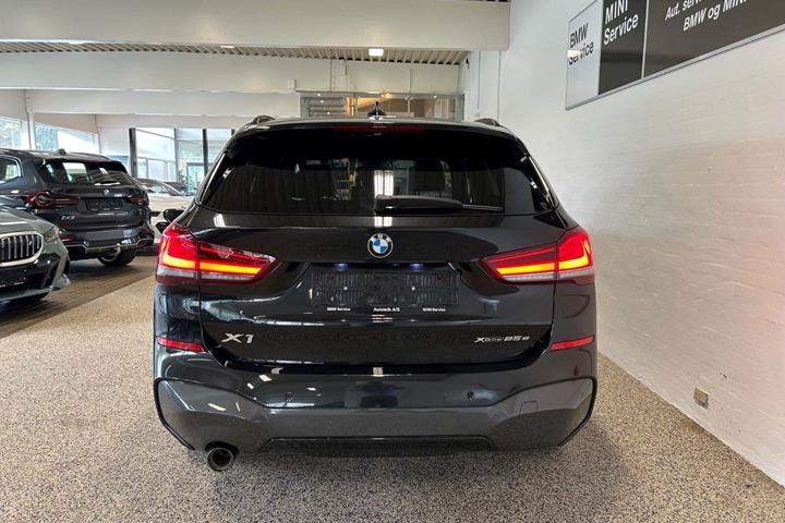 Sort BMW X1 fra 2022