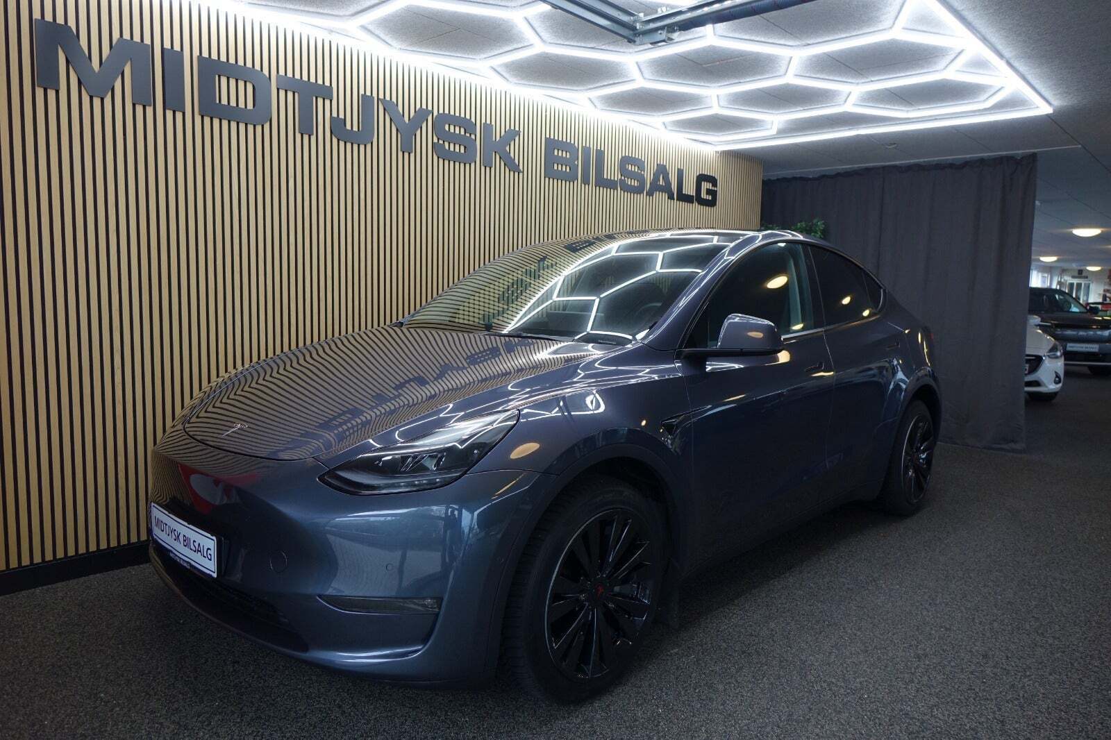 Tesla Model Y Long Range AWD