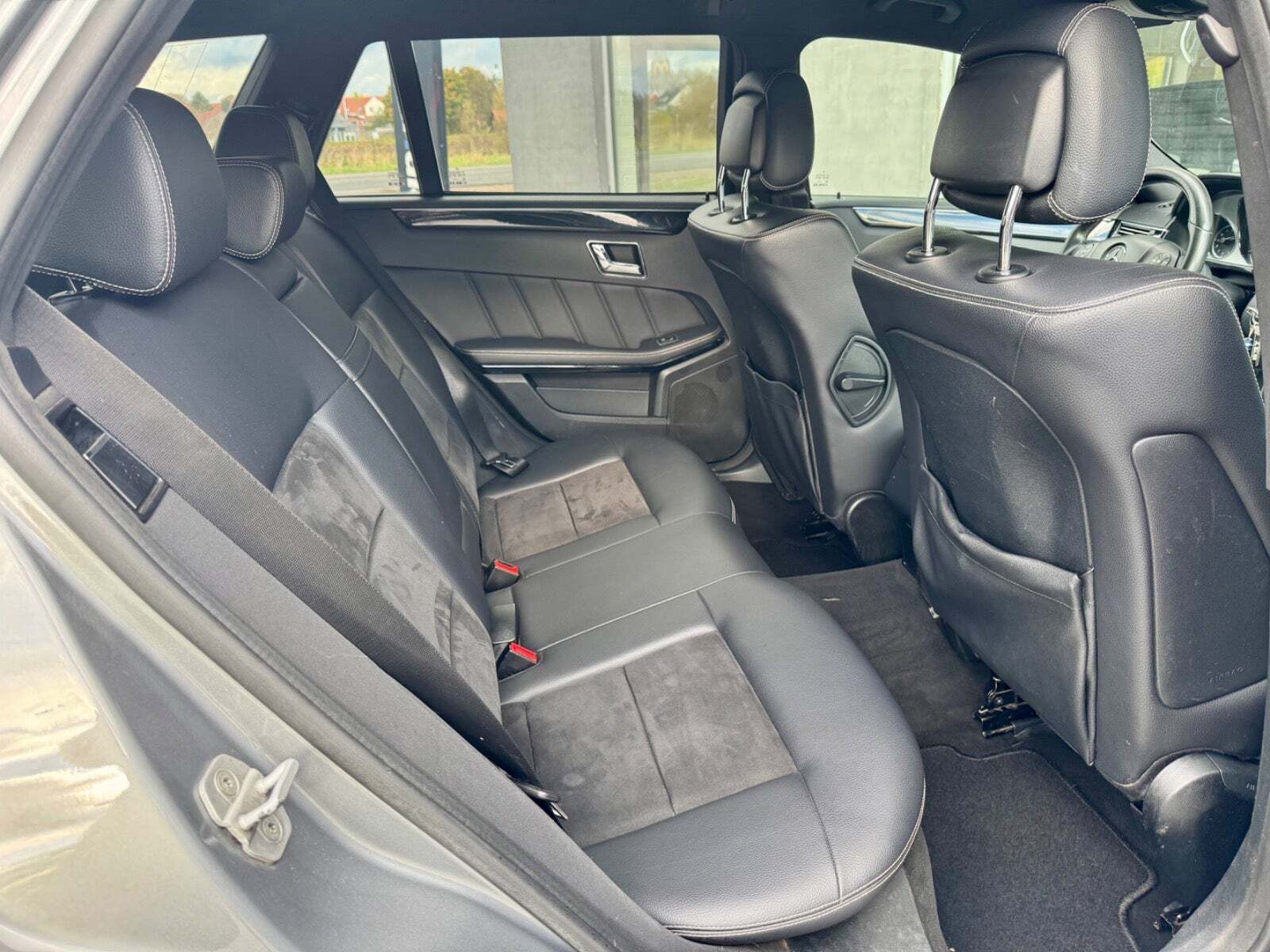 Sort Mercedes E200 fra 2012