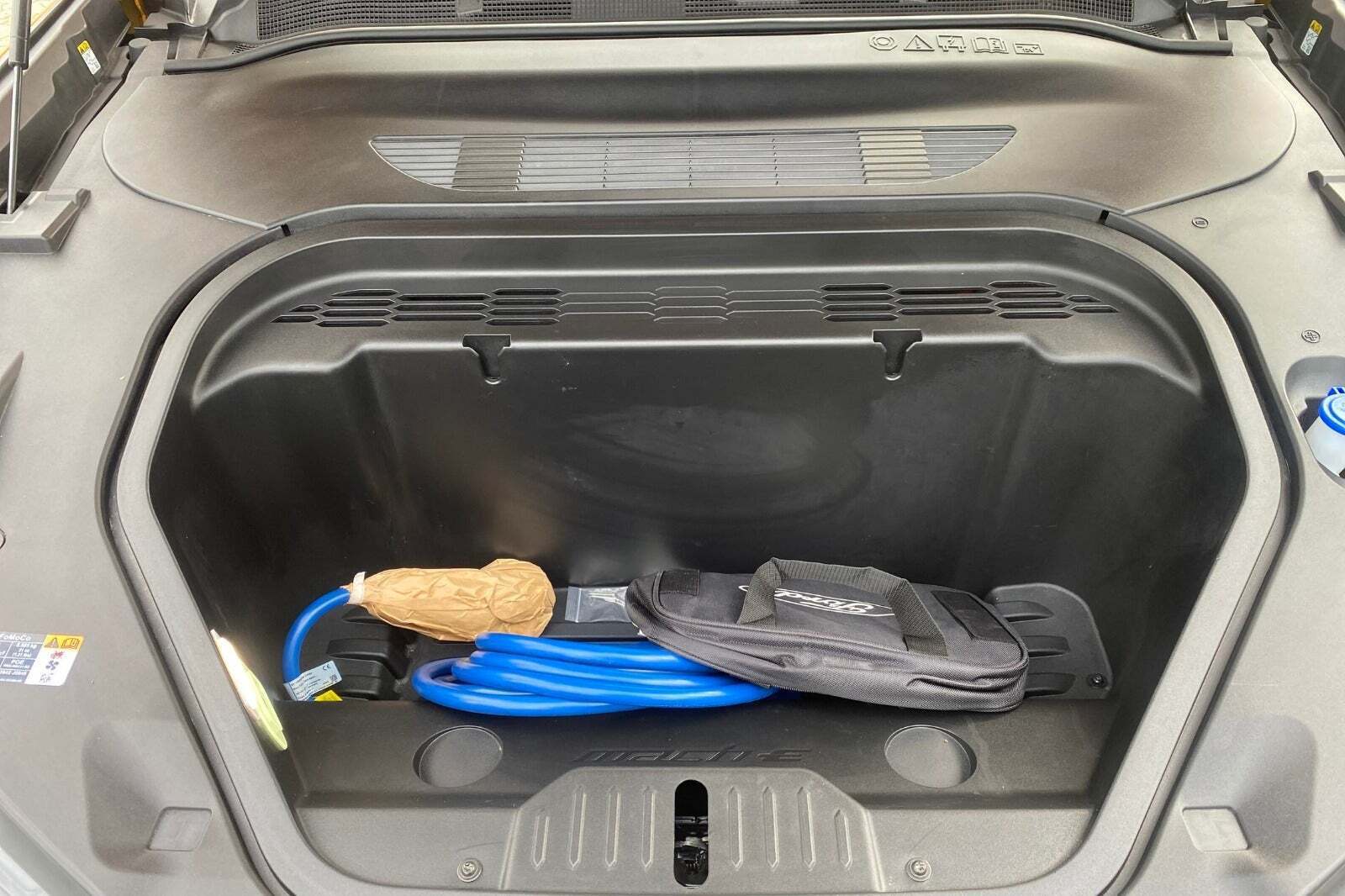 Gul Ford Mustang Mach-E fra 2023