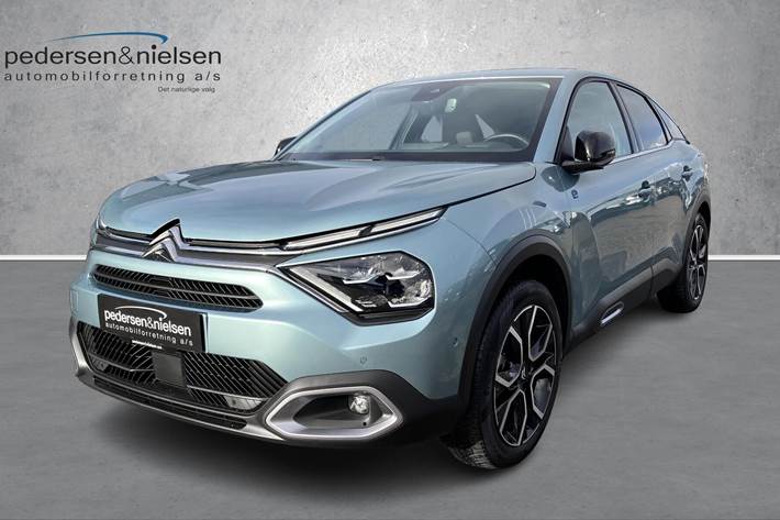 Blå Citroën ë-C4 fra 2024 set udefra