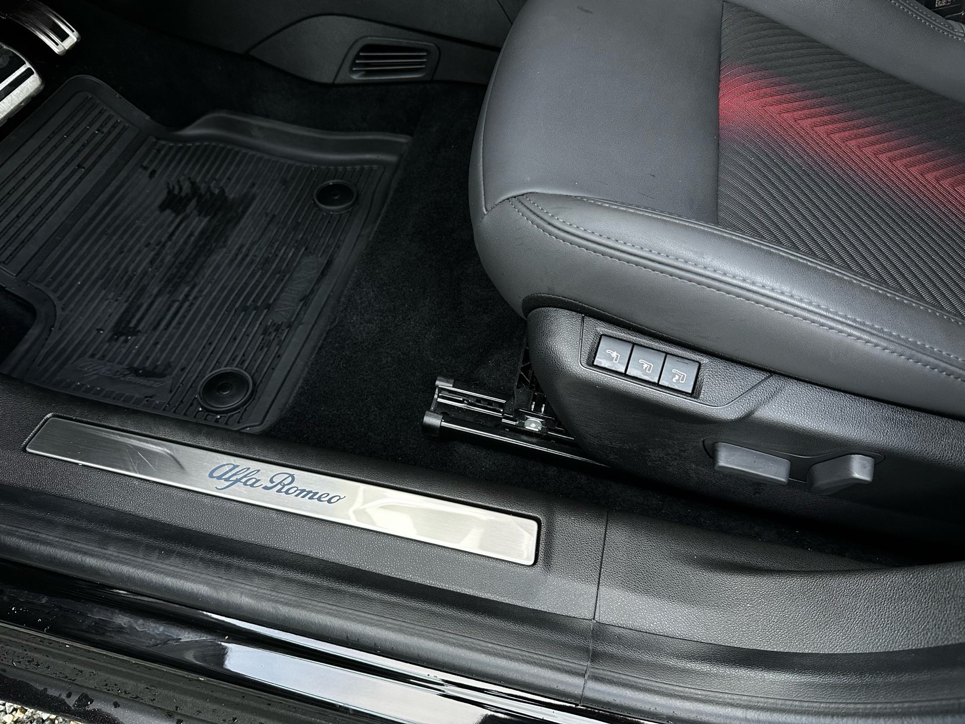 Alfa Romeo Junior EL Veloce 280HK 5d Aut.