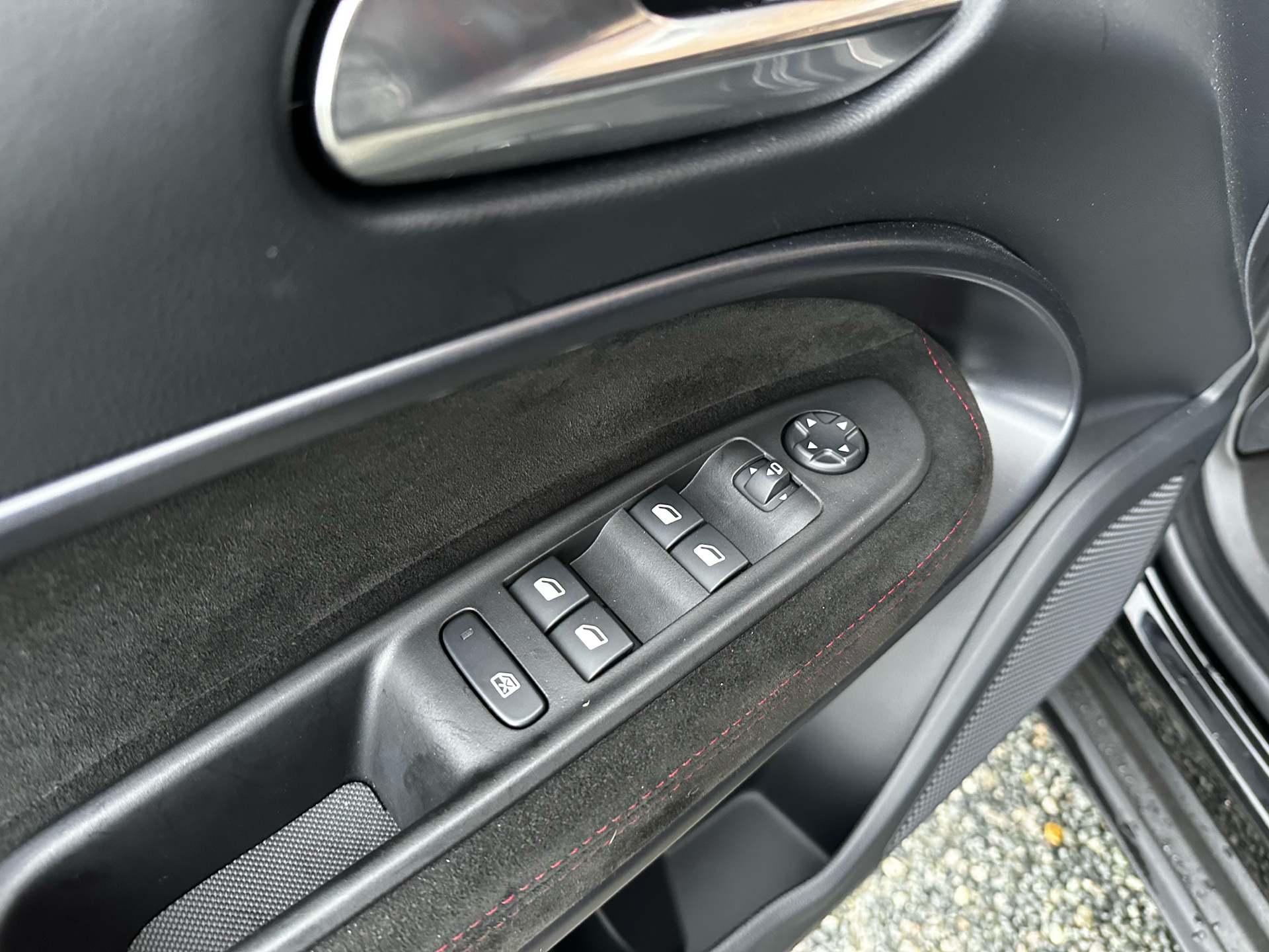 Sort Alfa Romeo Junior fra 2025