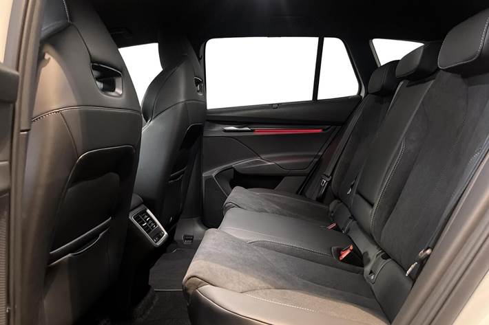 Hvid Skoda Enyaq iV fra 2025