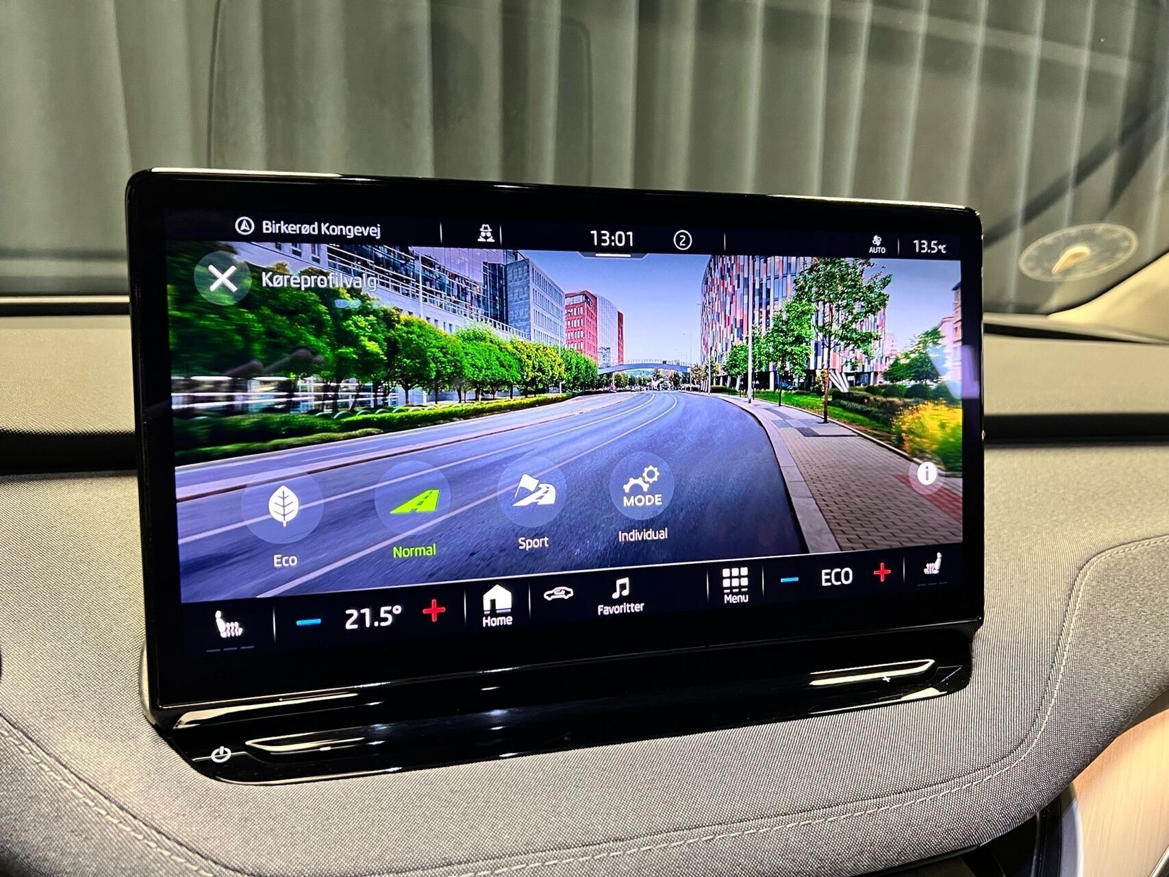 Grå Skoda Enyaq iV fra 2021