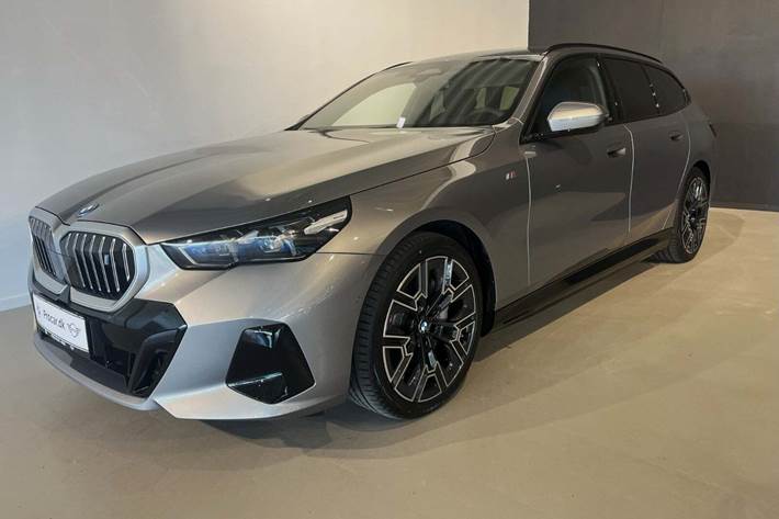 Grå BMW i5 fra 2025 set udefra