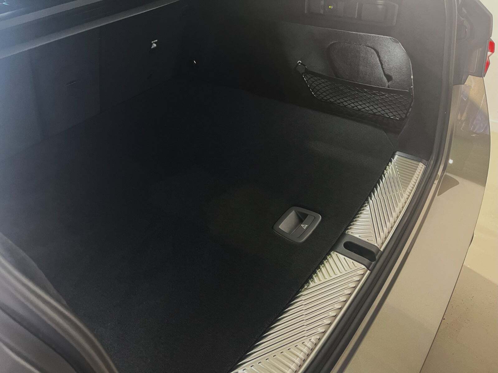 Grå BMW i5 fra 2025