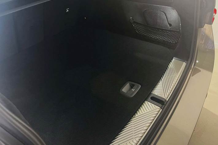 Grå BMW i5 fra 2025