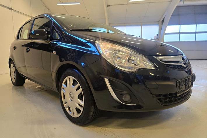 Sort Opel Corsa fra 2012