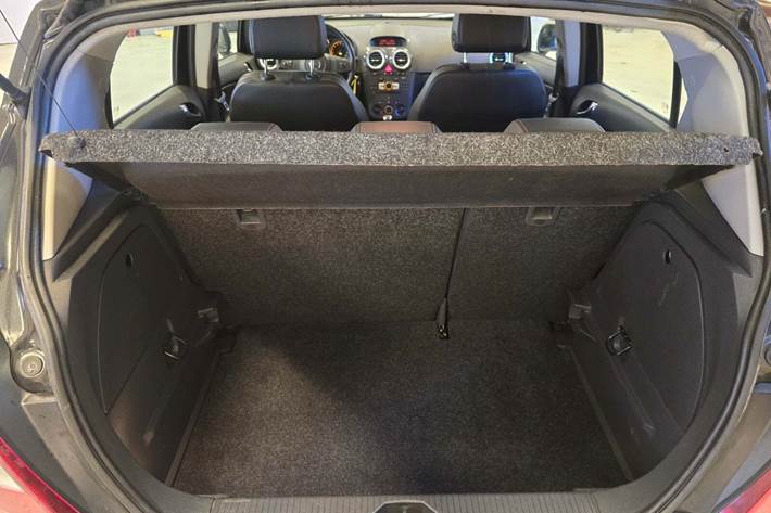 Sort Opel Corsa fra 2012