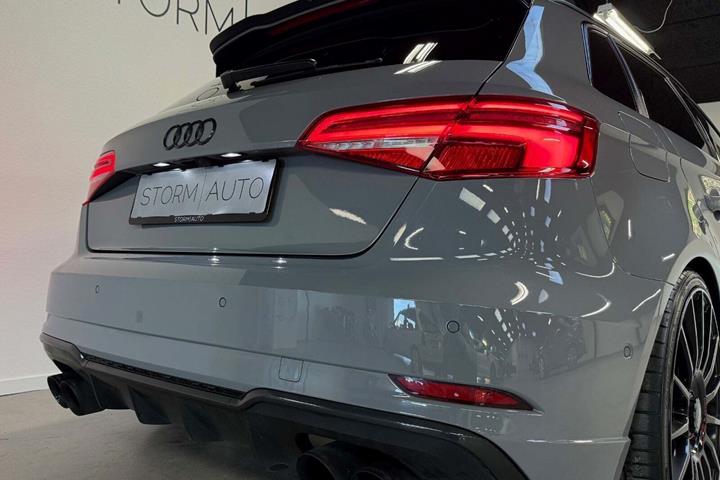 Grå Audi S3 fra 2017