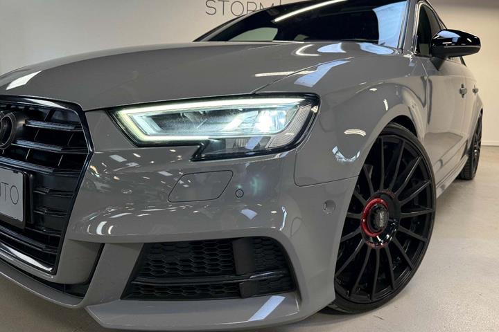 Grå Audi S3 fra 2017