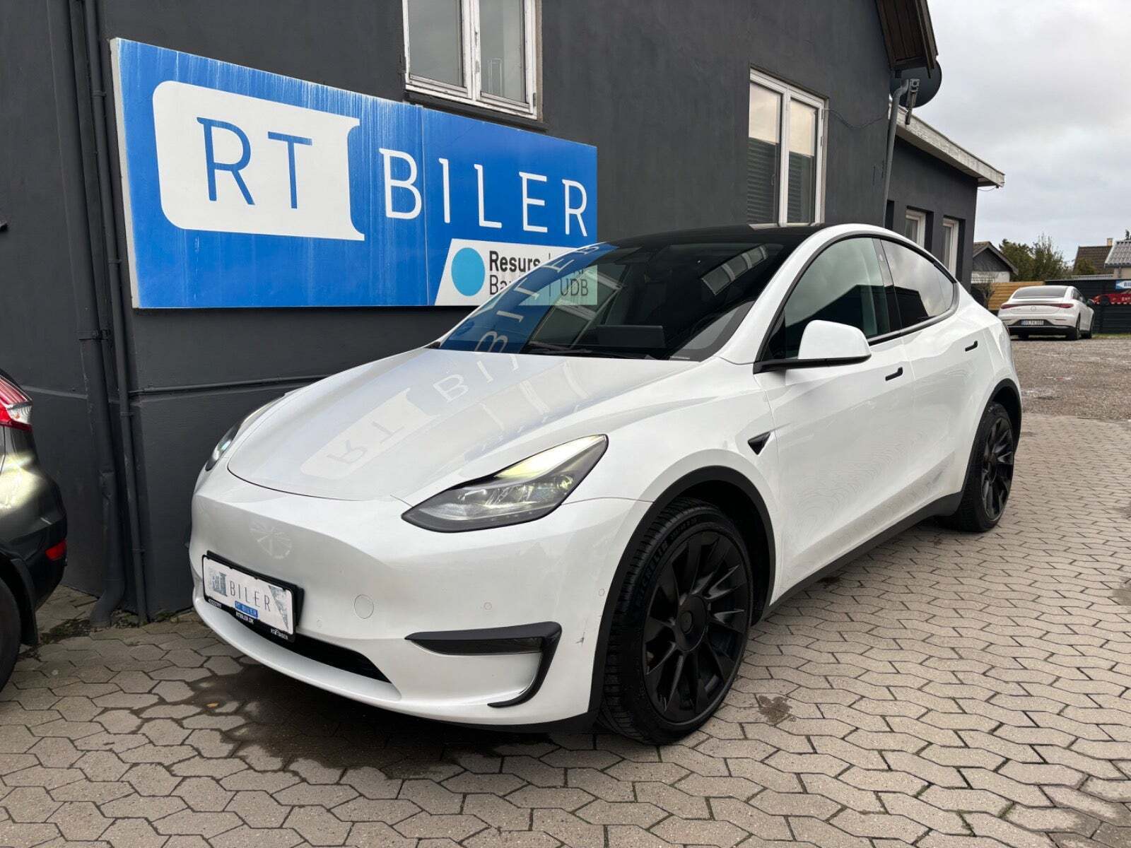 Tesla Model Y Long Range AWD