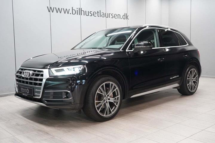 Sort Audi Q5 fra 2017 set udefra