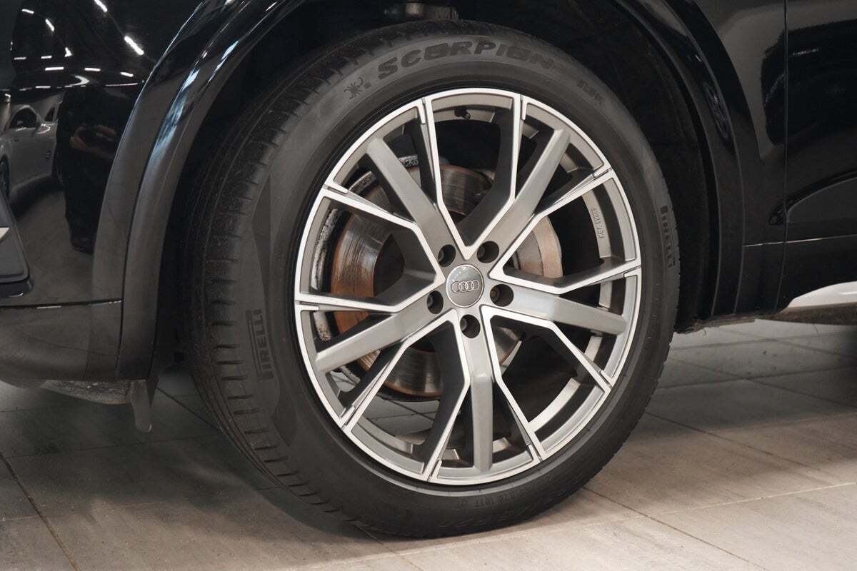 Sort Audi Q5 fra 2017