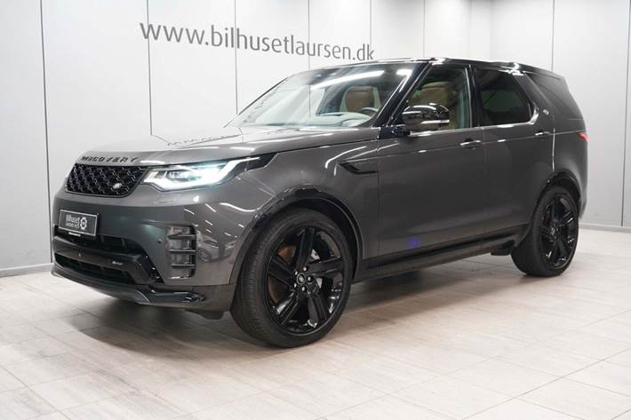 Grå Land Rover Discovery 5 fra 2023 set udefra
