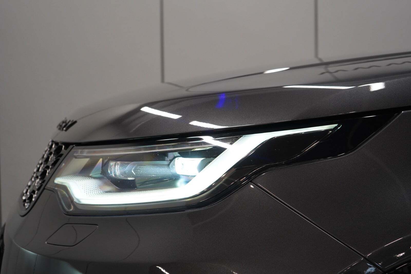 Grå Land Rover Discovery 5 fra 2023