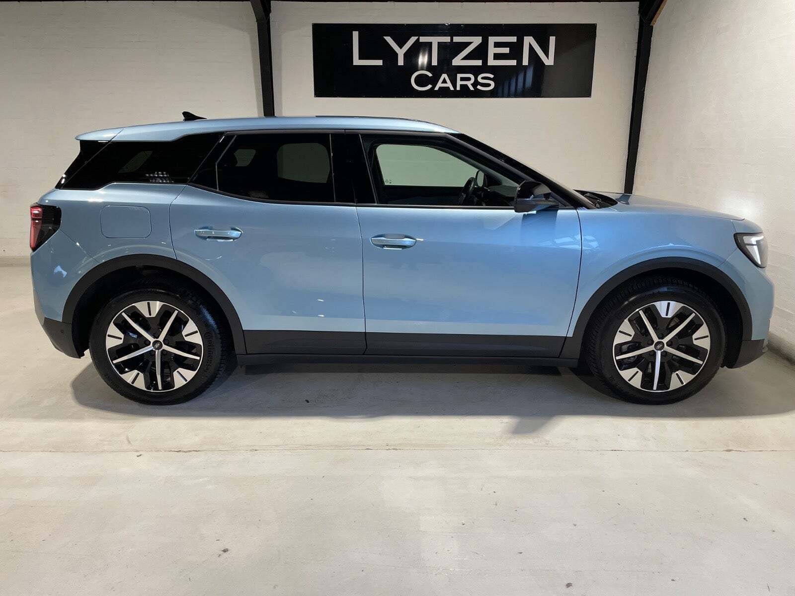 Ford Explorer 82 Select Extended Range