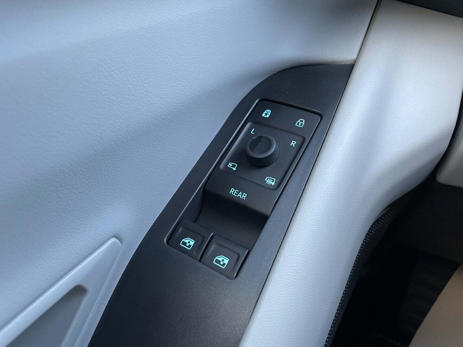 Blå Ford Explorer fra 2025