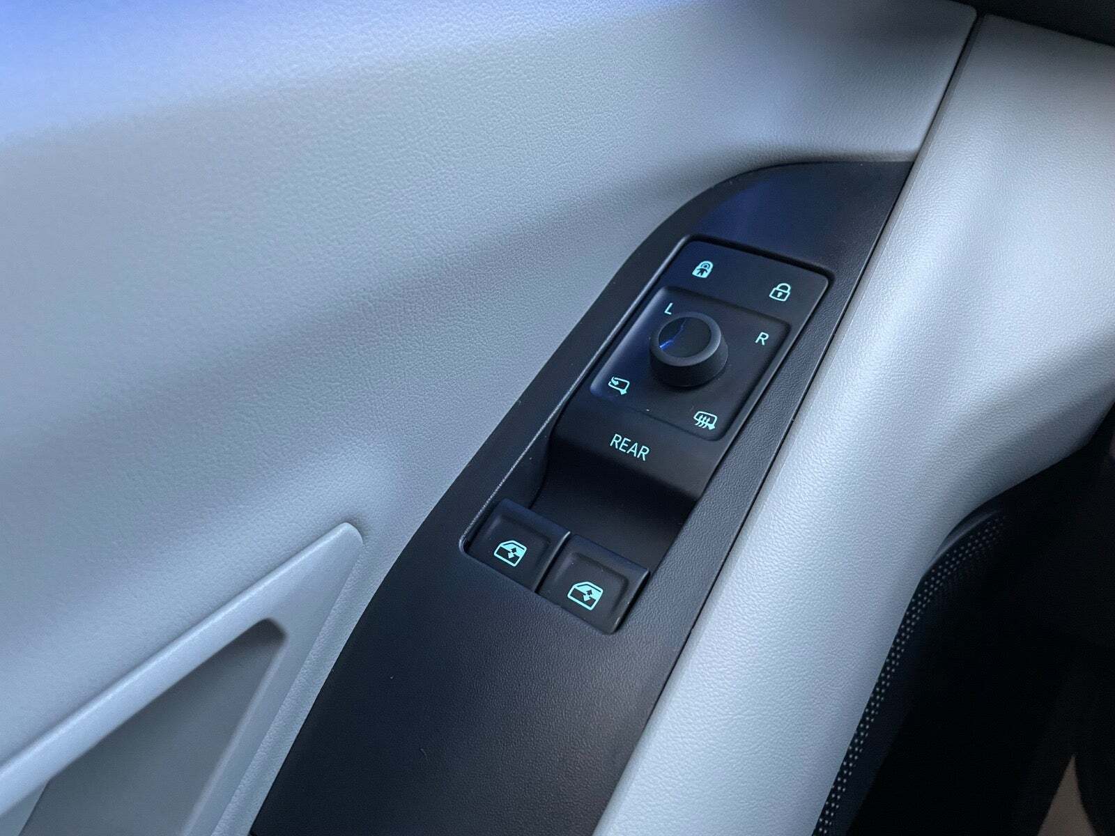 Blå Ford Explorer fra 2024