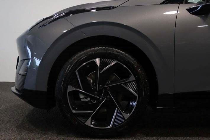 Grå Lynk & Co 02 fra 2025