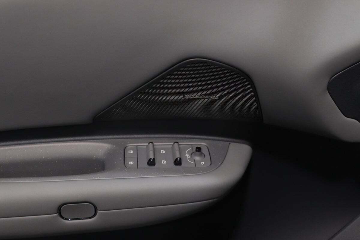 Grå Lynk & Co 02 fra 2025