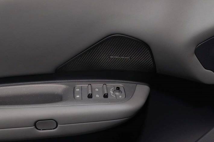 Grå Lynk & Co 02 fra 2025