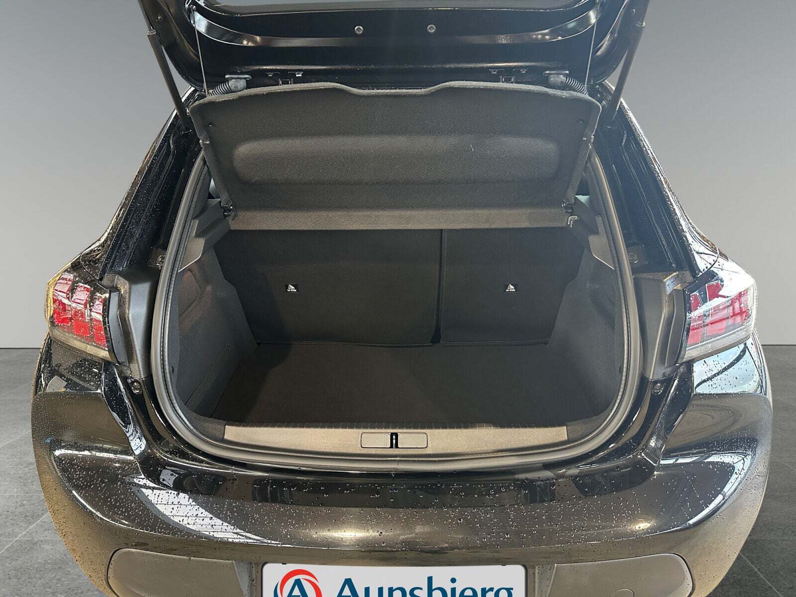 Sort Peugeot e-208 fra 2022